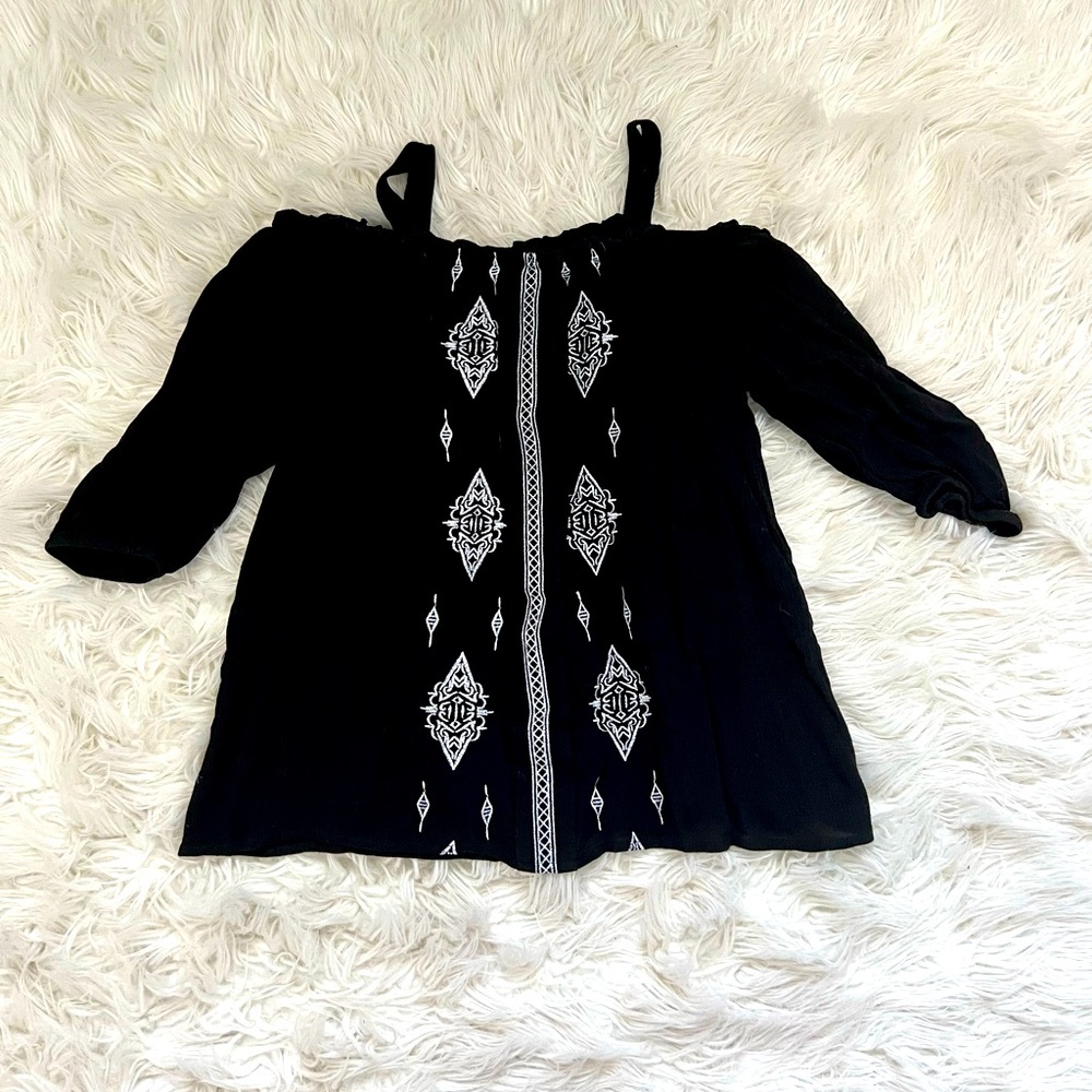 3/$20 🌸 Girls Linen Embroidered Blouse